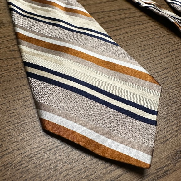 Dion 100% Italian Silk Tie - Picture 3 of 7